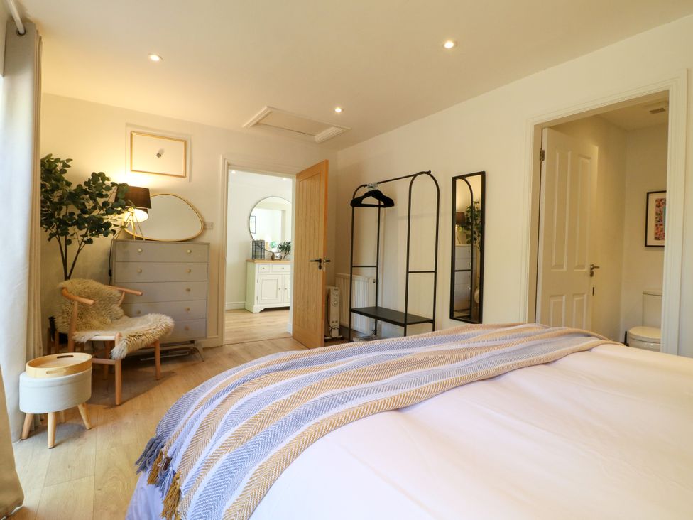 A bedroom with a bed and wardrobe at 7 Forge Close