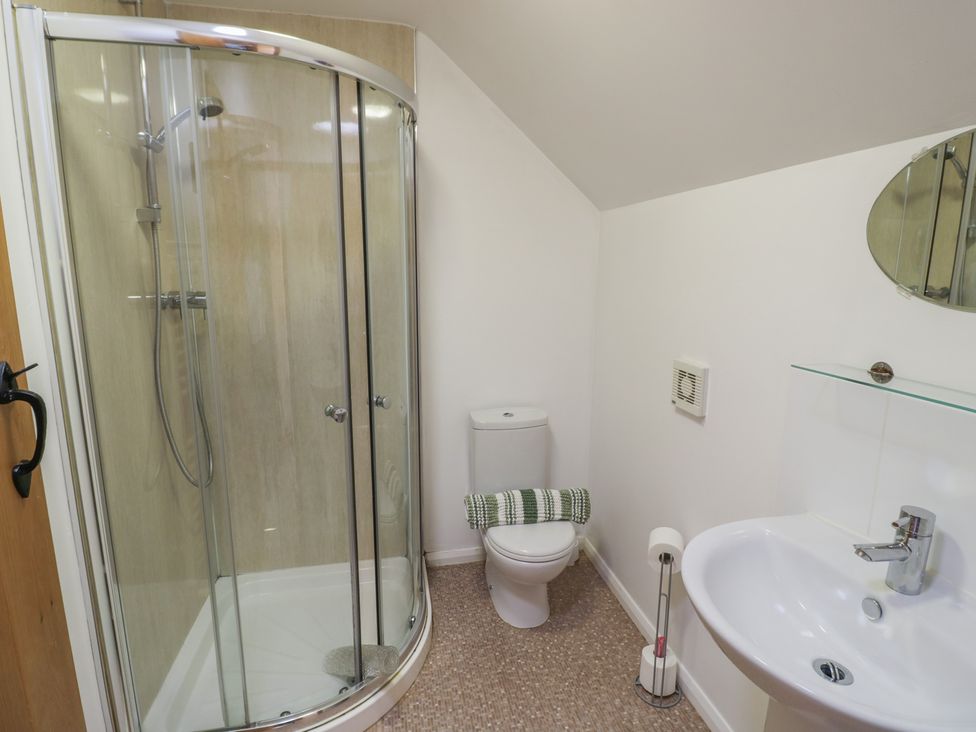 A bathroom with a shower and toilet at Chestnut Lodge in Worcester