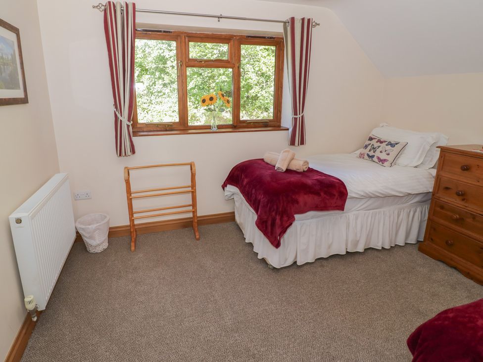 A bedroom with a single bed and a window at Chestnut Lodge in Worcester