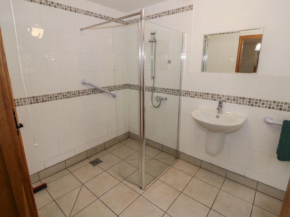 A bathroom with a shower and sink at Chestnut Lodge in Worcester
