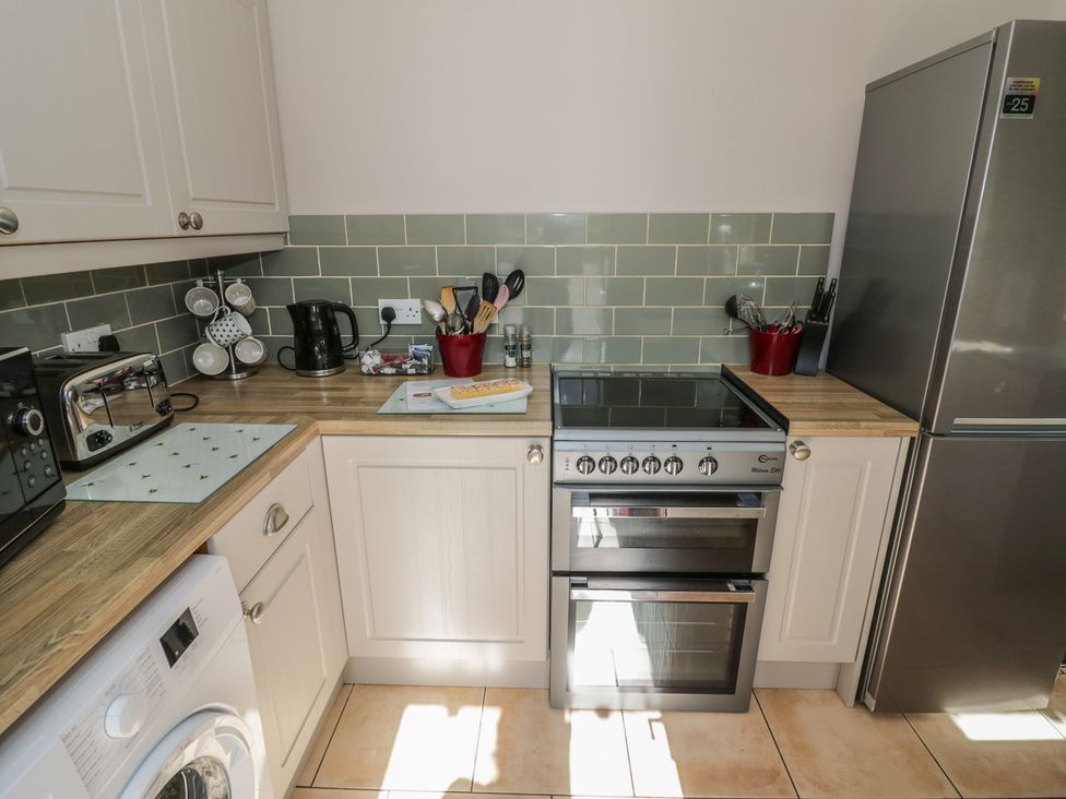 A kitchen with an oven, fridge, and countertop at Kingfisher in Worcester