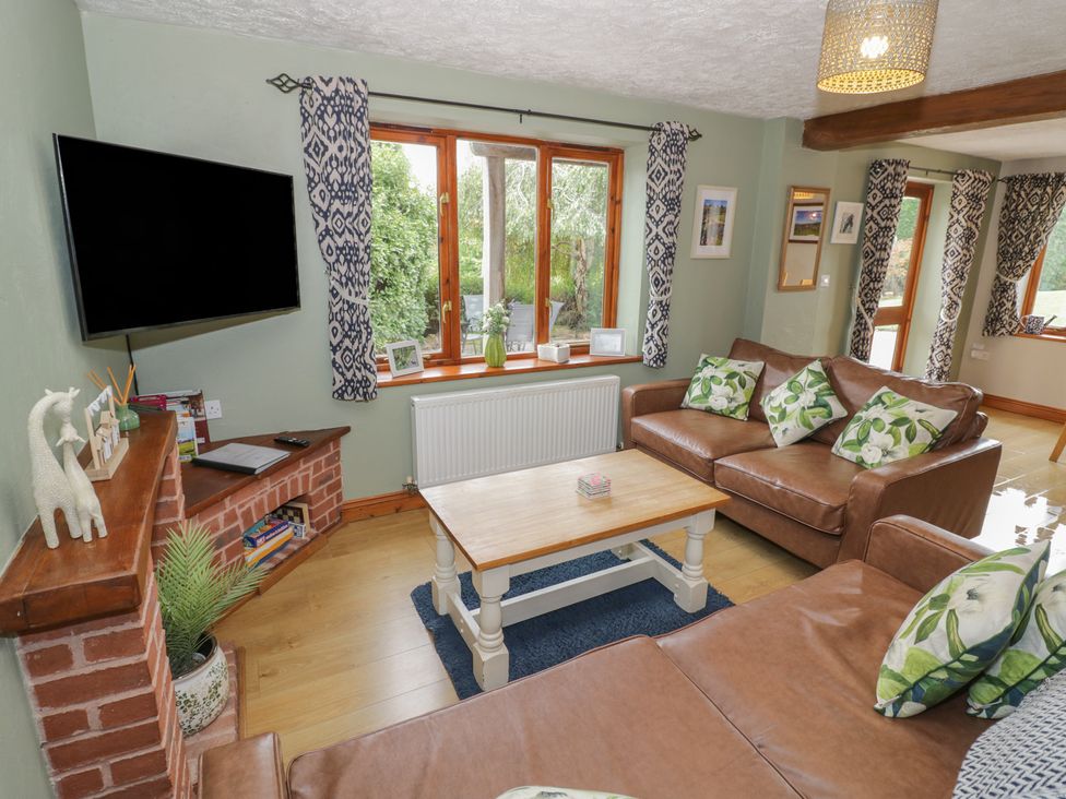 A living room with a sofa and coffee table at Heron in Worcester