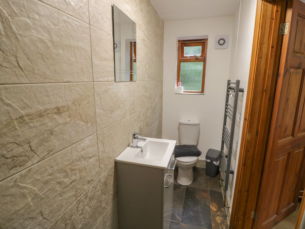 A bathroom with a sink and toilet at Heron in Worcester