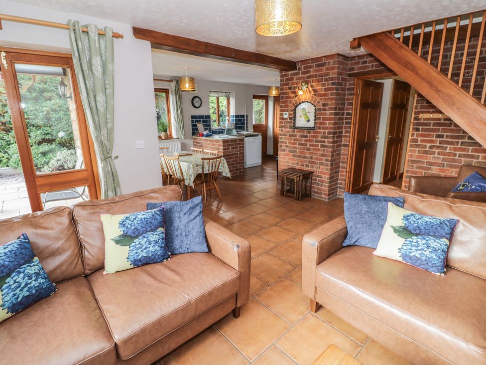 A living room with seating and dining area at Woodpecker in Worcester