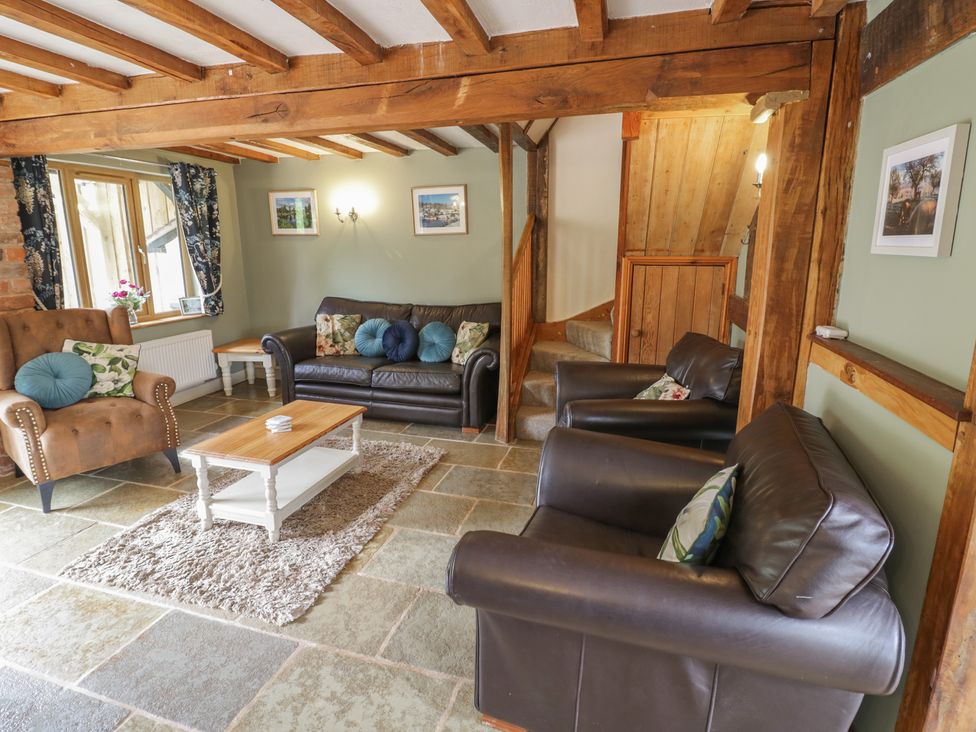 A living room with sofas and a coffee table at Chaff House in Worcester