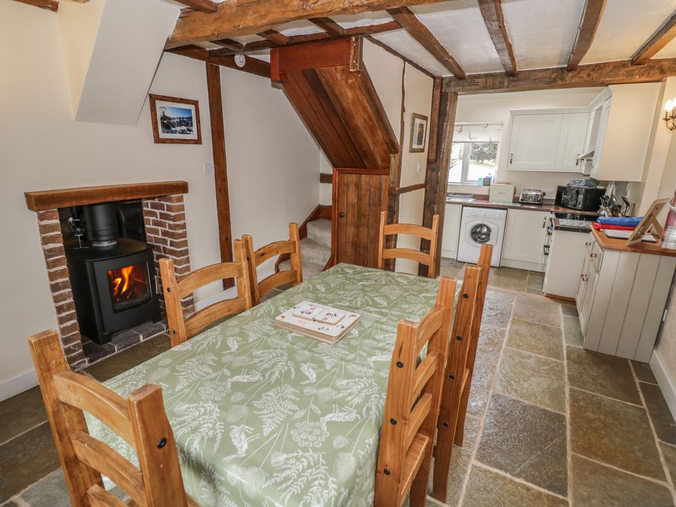 A kitchen with a dining table and stove at Chaff House in Worcester