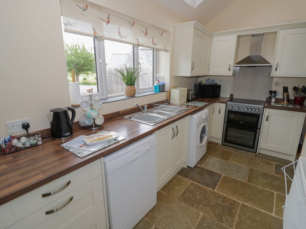 A kitchen with appliances and countertop space at Chaff House in Worcester