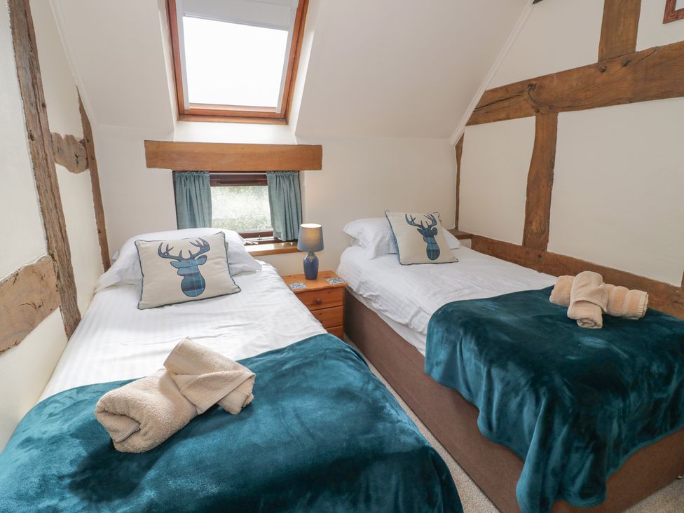 A bedroom with twin beds and wooden beams at Chaff House in Worcester