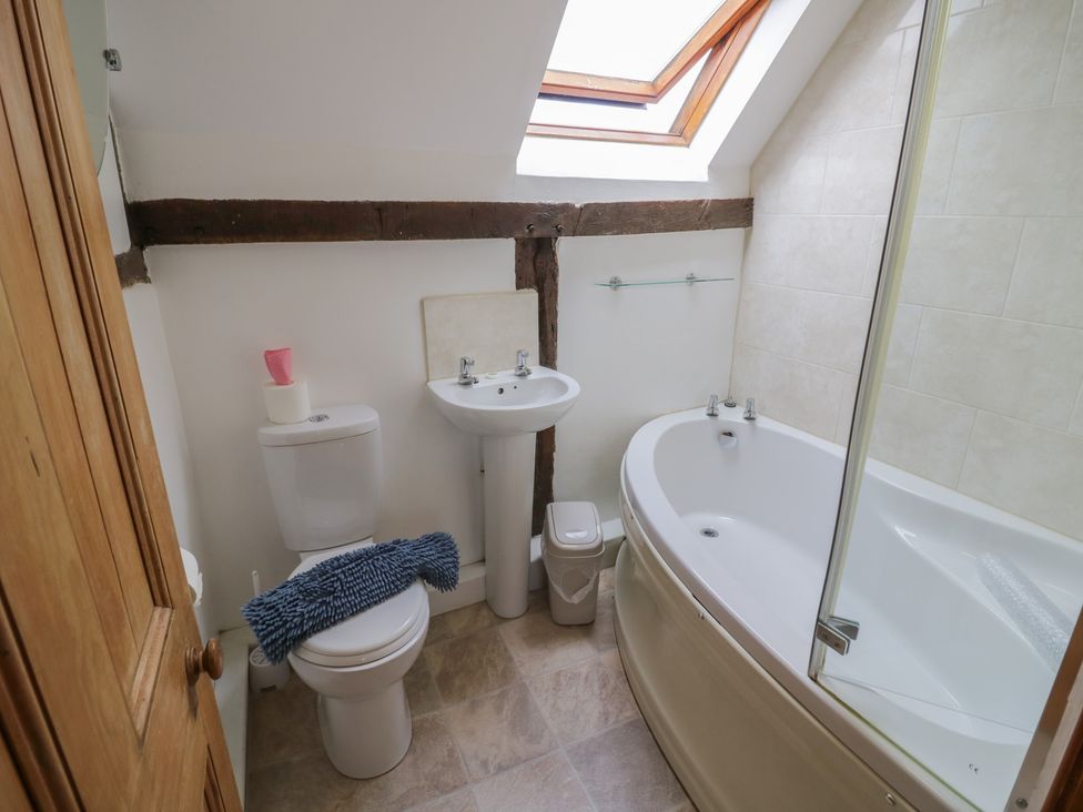 A bathroom with a sink, toilet, and bathtub at Chaff House in Worcester