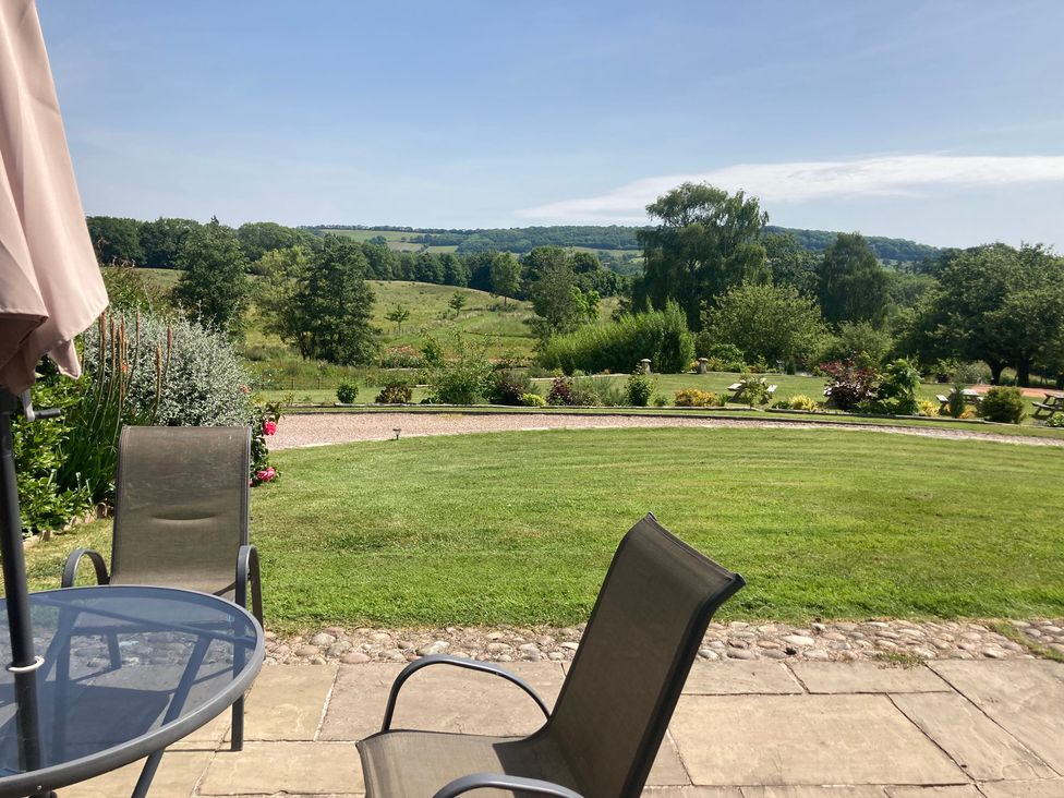 A garden view with a table and chairs at Pippin in Worcester