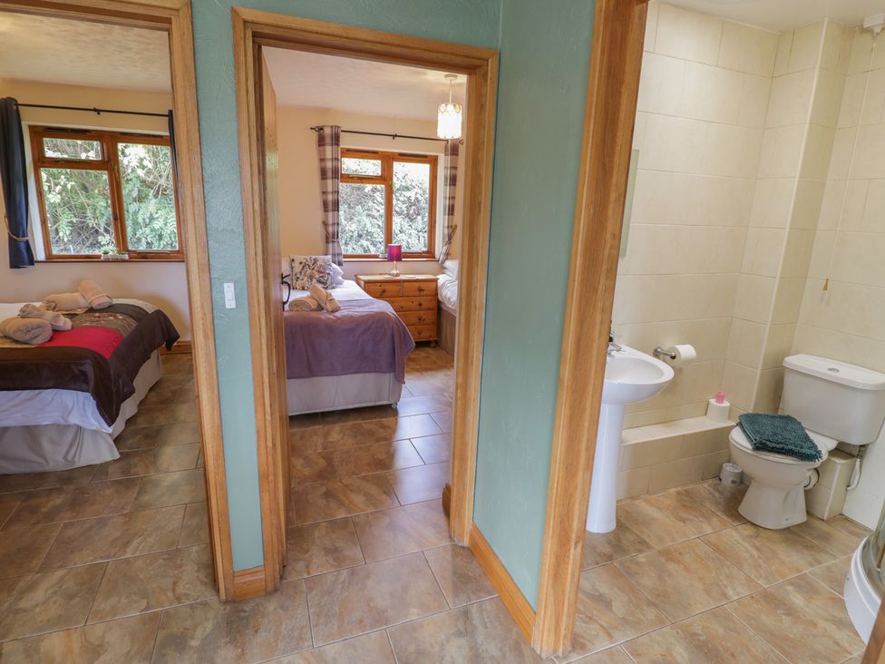 A bedroom with two beds and an adjoining bathroom at Bramley in Worcester