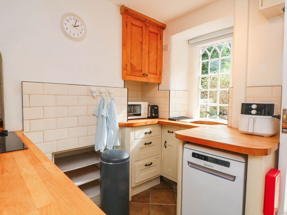 A kitchen with cabinets and appliances at 73 Ravensdale Cottages Cressbrook near Litton Derbyshire