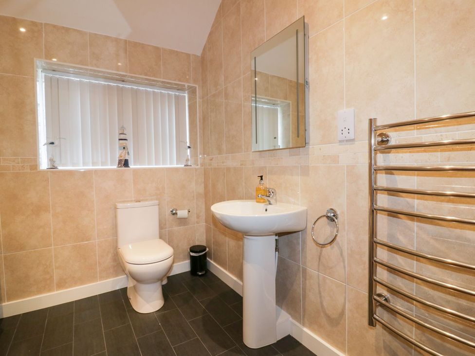 A bathroom with a sink and toilet at Fishermans Loft in Mevagissey