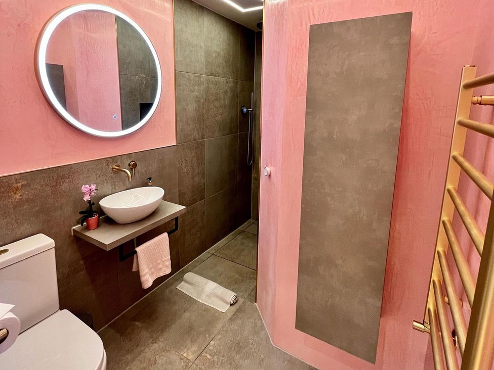 A bathroom with a sink, toilet, and shower in a Luxurious guest house in Yorkshire with parking, Hemingbrough, Yorkshire