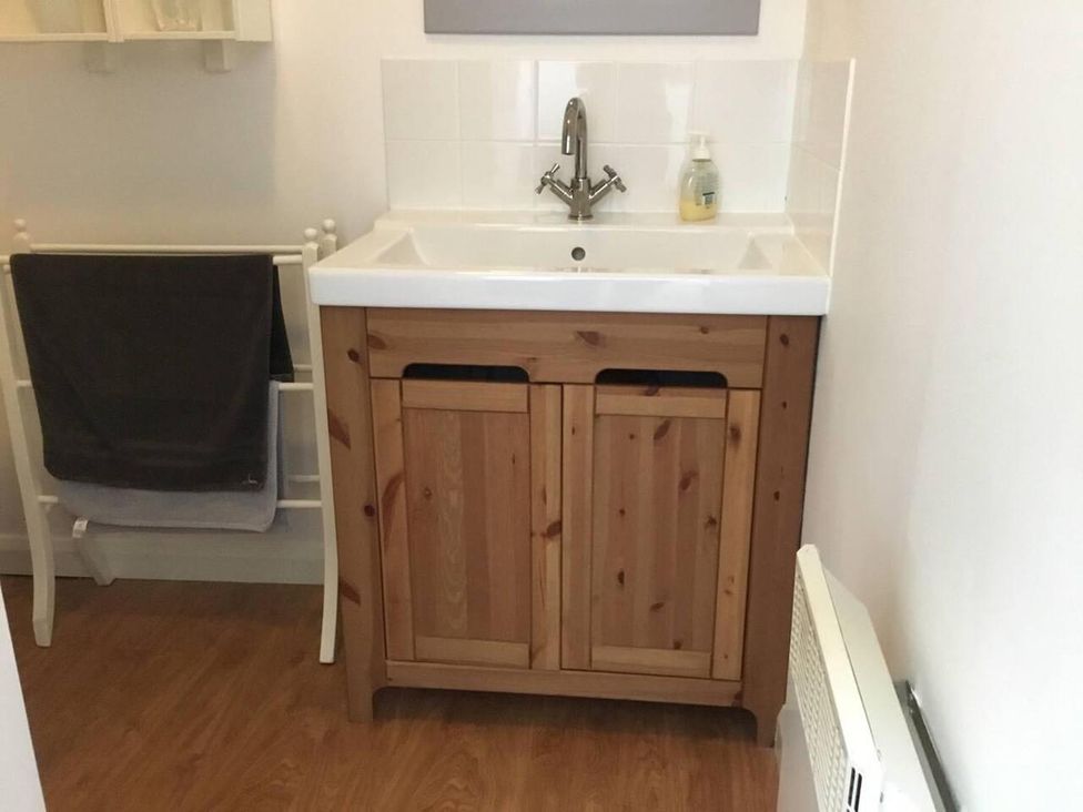 A sink and cabinet in a bathroom at Vale of Glamorgan - Cottage - Sleeps 4 - Parking, Llancarfan near St Athan