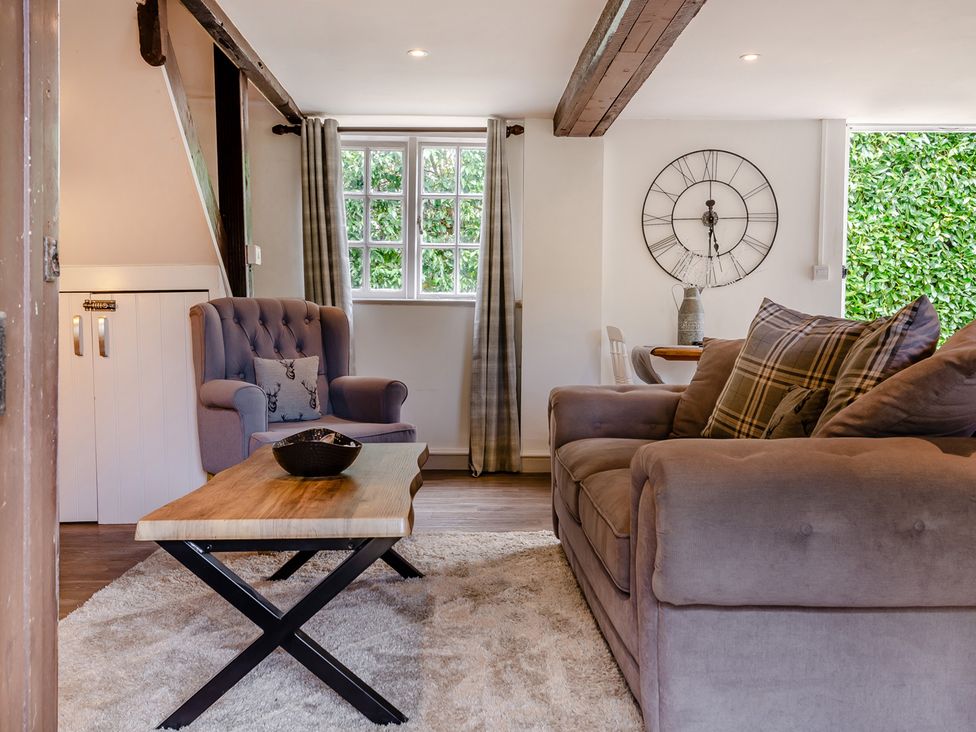 A living room with a sofa and an armchair at Cottage - Sleeps 4 - Parking in Evesham