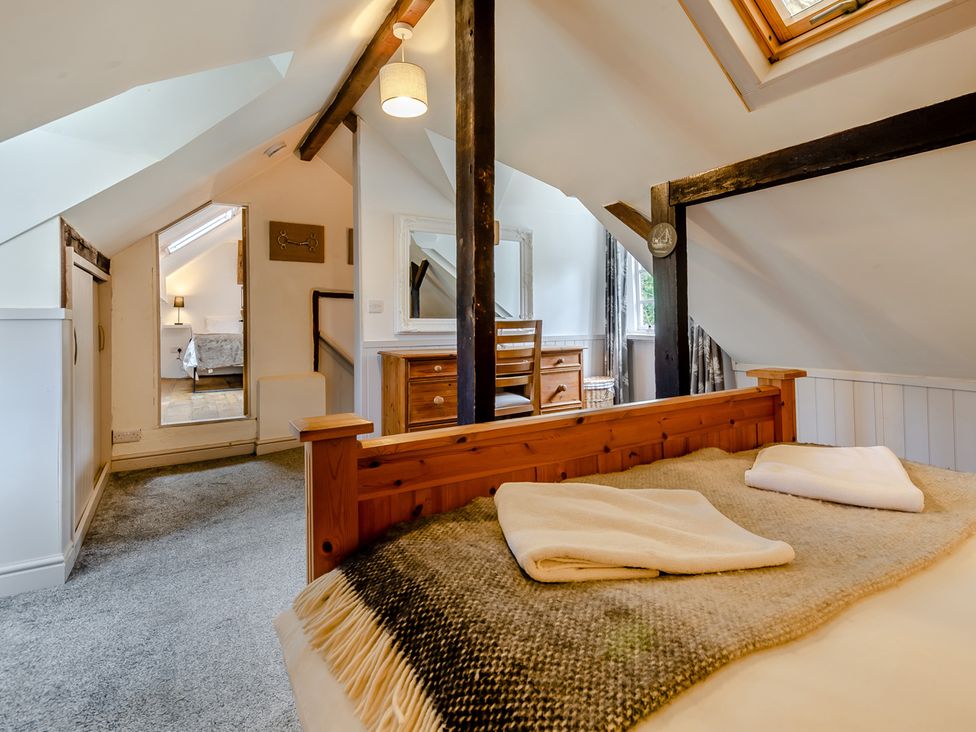 A bedroom with a bed and dresser at Cottage - Sleeps 4 - Parking in Evesham