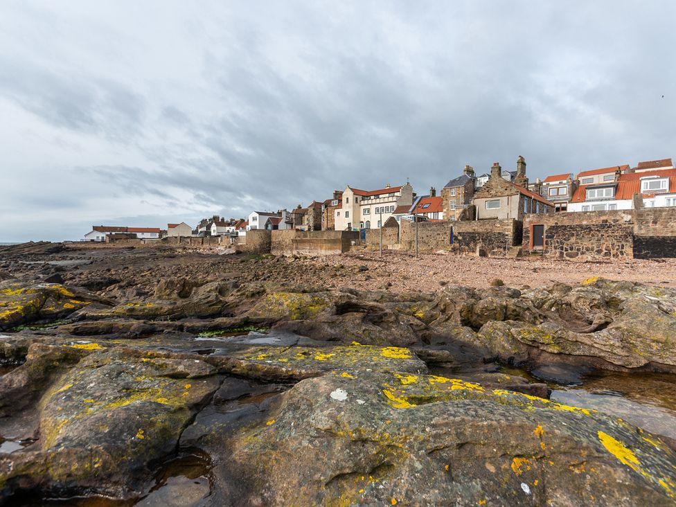 A view of houses and rocks along the shore at Cellardyke 3-Bed House, Sleeps 6 with Sea Terrace, Cellardyke