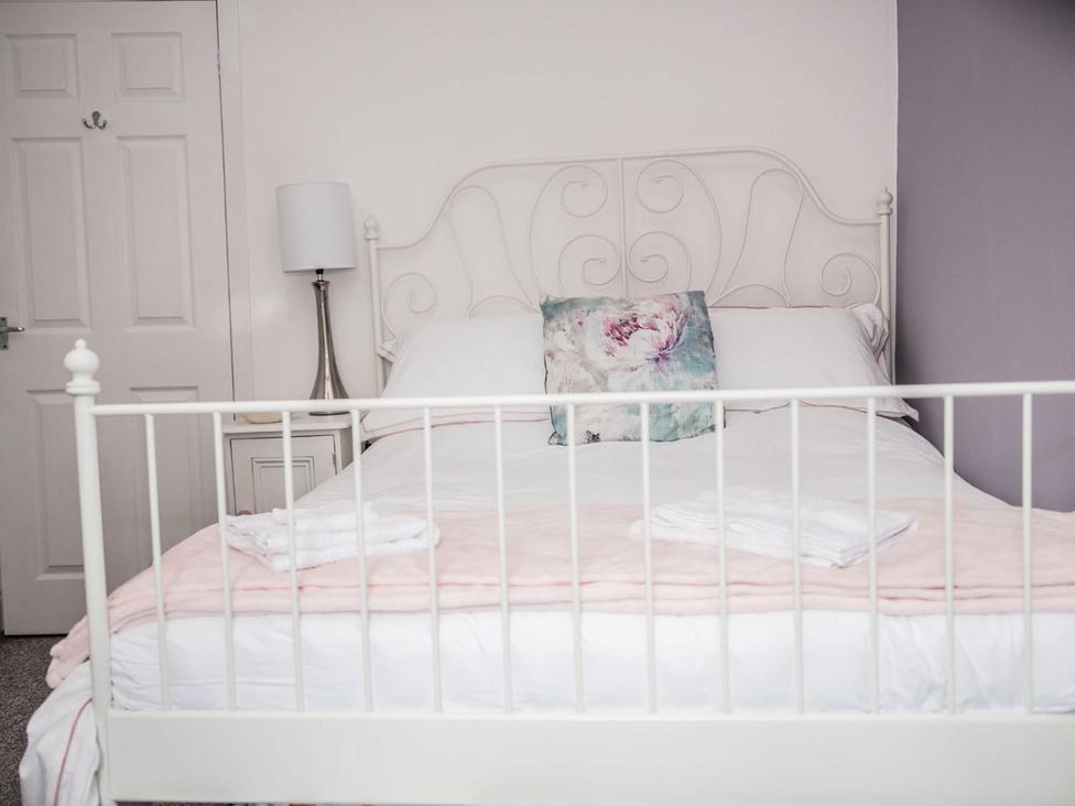 A bedroom with a bed, pillows, lamp, and nightstand at Rose Apartment 2-Bed Apt, Sleeps 4 Town Centre Ayr