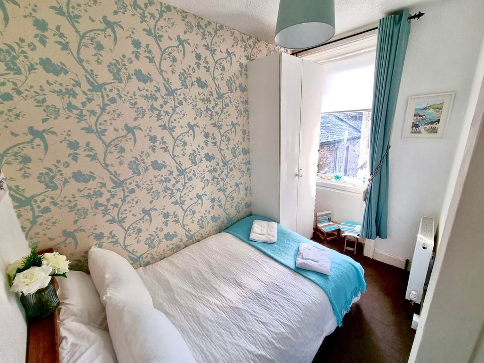 A bedroom with a bed and wardrobe at Rose Apartment 2-Bed Apt, Sleeps 4 Town Centre Ayr
