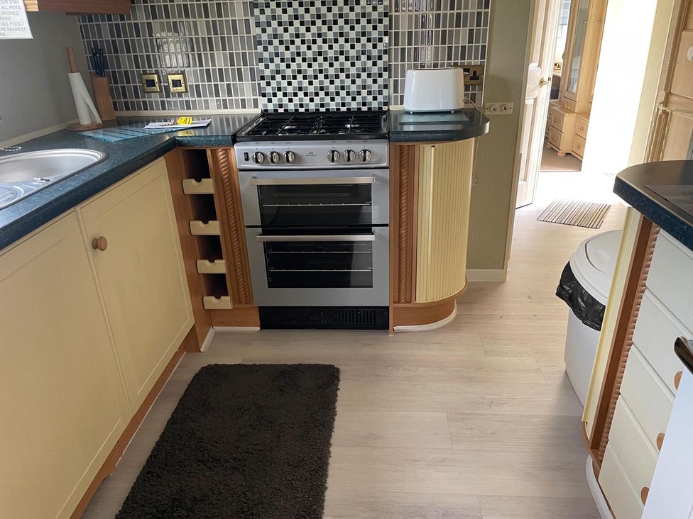A kitchen with an oven and stove at 2 Bed Lodge Sleeps 5 - Pet Friendly, WiFi, Parking Skegness
