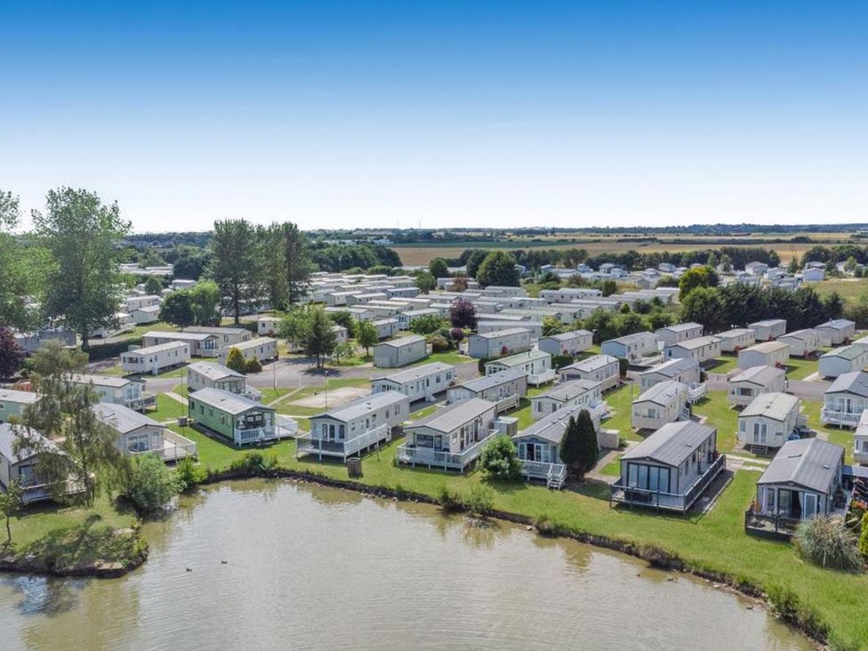 An overview of a caravan park with a pond at 2 Bed Lodge Sleeps 5 - Pet Friendly, WiFi, Parking, Skegness