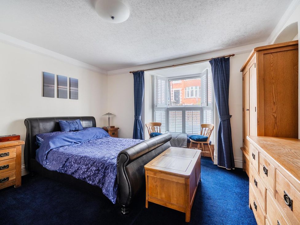 A bedroom with a bed and side tables at 1 Bed - Sleeps 4 - Parking - Pets - Town Centre in Wadebridge