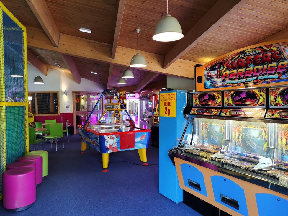 A game room with arcade machines and pool table at Snowdonia Sunbeach Holiday Sea and Mountain view, Llwyngwril