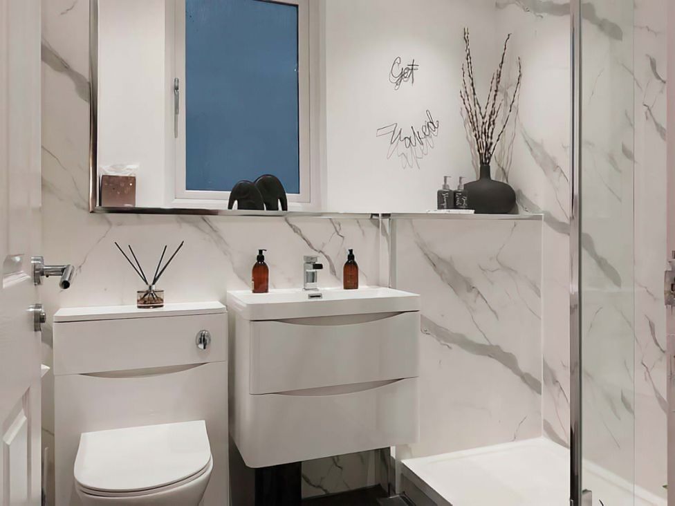 A bathroom with a sink and toilet at Modern Apartment - Sleeps 4 - Centrally located in Lanark