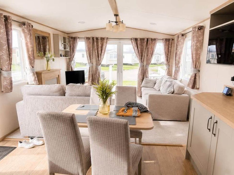 A living room with a dining table and sofa at Tattershall Lakes - Hot Tub - Sleeps 6 - Pets in Tattershall