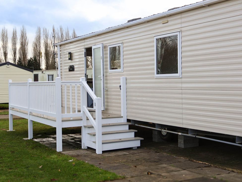 A static caravan with steps and a handrail at Static Caravan 3 Bed Sleeps 8 Dog Friendly Parking Northampton