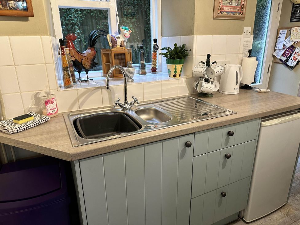 A kitchen with a sink, kettle, and mugs at Llanidloes - Sleeps 7 - Parking - Pet Friendly, Llanidloes