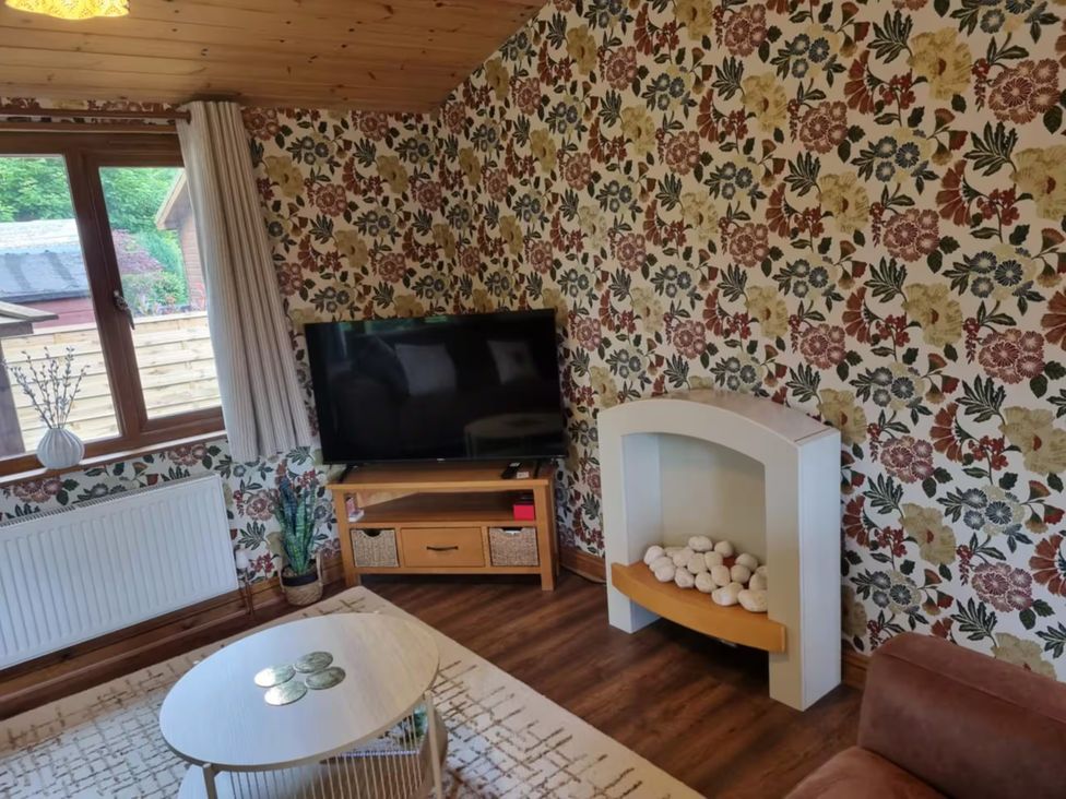 A living room with a television and seating area at Cabin Sleeps 4 with Hot Tub and Parking near Wilberfoss