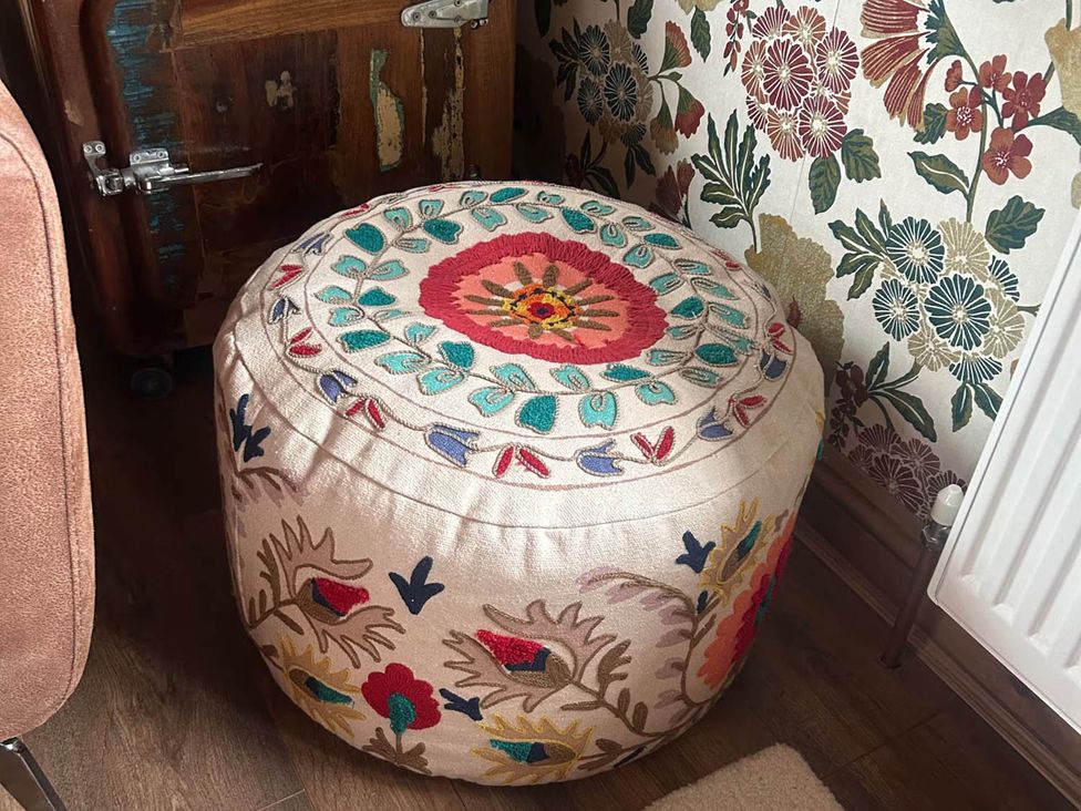 A pouf in a living room at Cabin Sleeps 4 with Hot Tub and Parking near Wilberfoss