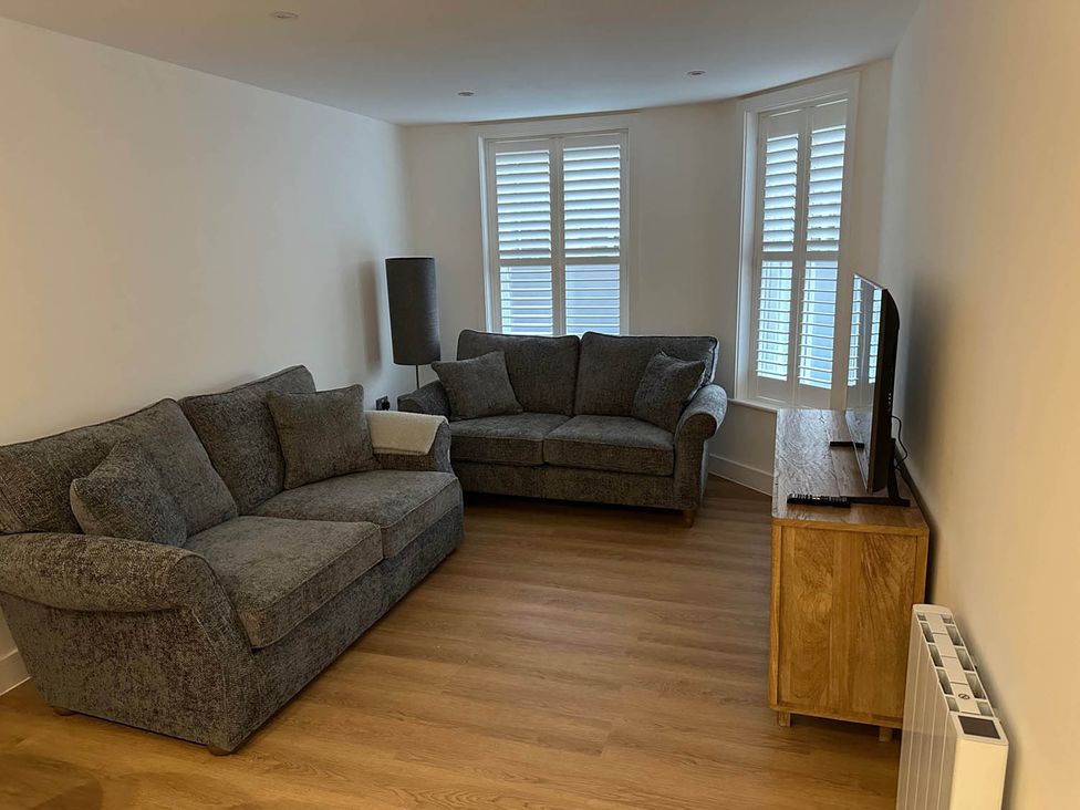 A living room with a sofa and TV at 59 Whitstable - One Bedroom Ground Floor Flat in Whitstable