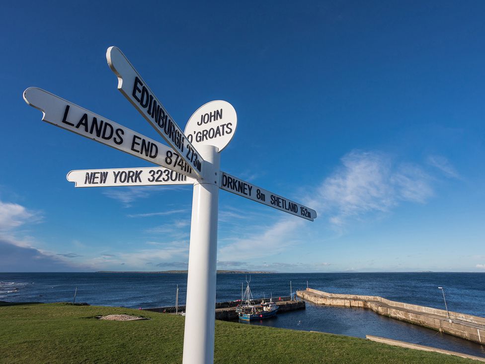 A signpost indicating distances to several locations at John o'Groats