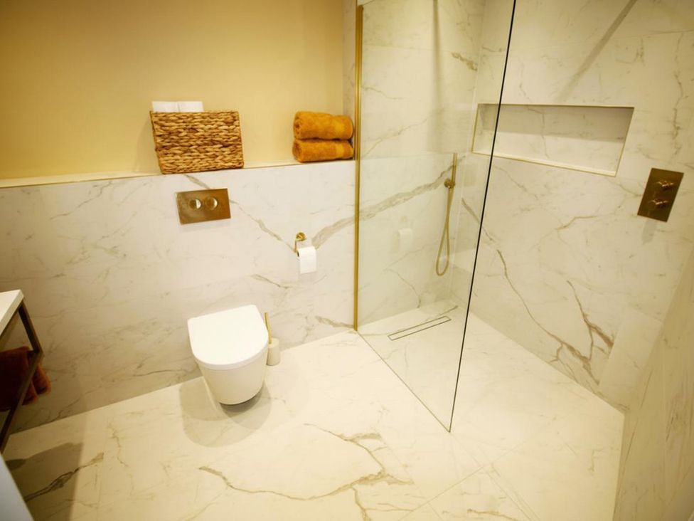 A bathroom with a shower and toilet at Newly Refurbished Cottage, sleeping 4 and Central in Berwick-Upon-Tweed