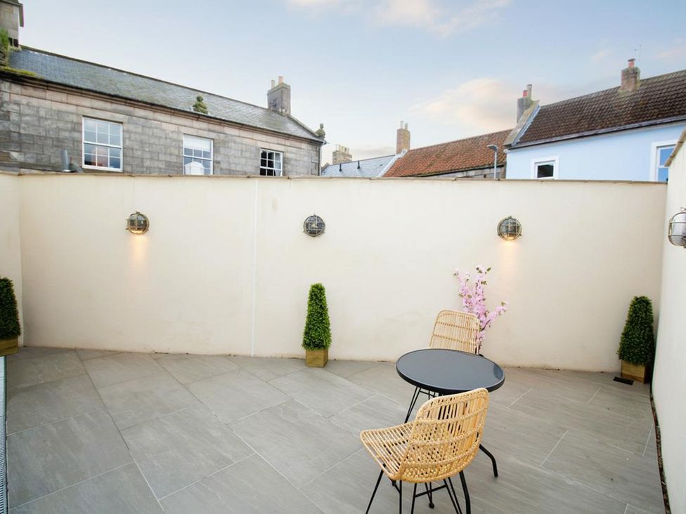 A garden area with a table and chairs at Newly Refurbished Cottage, sleeping 4 and Central Berwick-Upon-Tweed