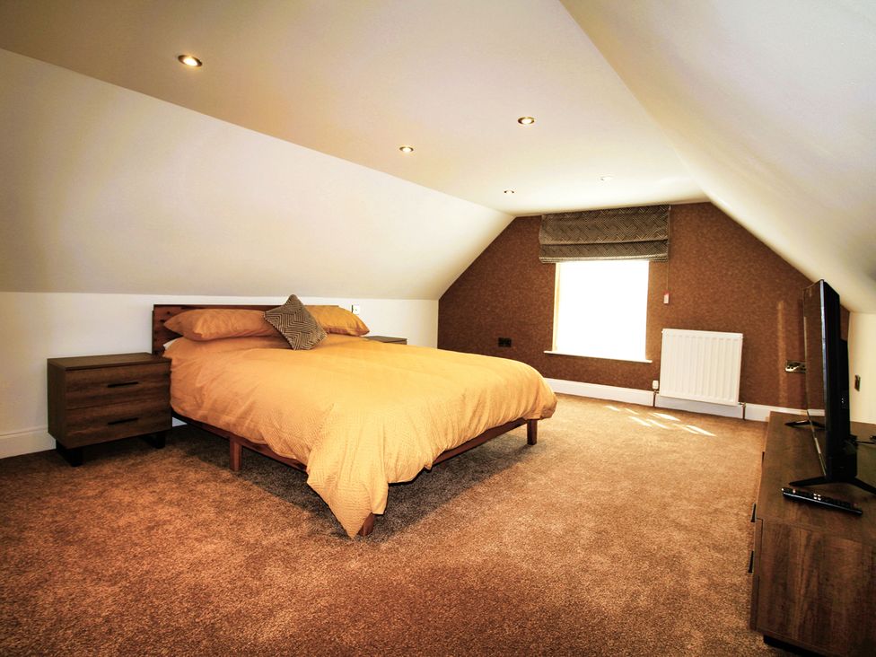 A bedroom with a bed and television in Newly Refurbished Cottage, sleeping 4 and Central Berwick-Upon-Tweed