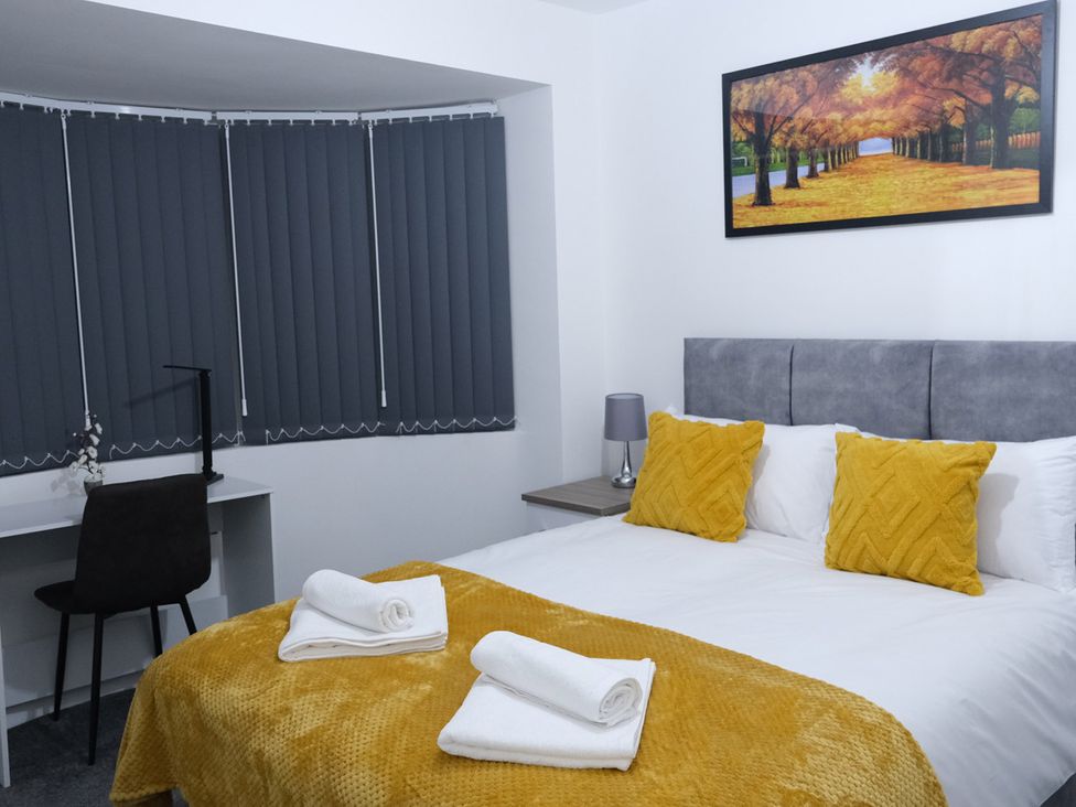 A bedroom with a bed and desk at 3 Bedroom, Modern House in Manchester