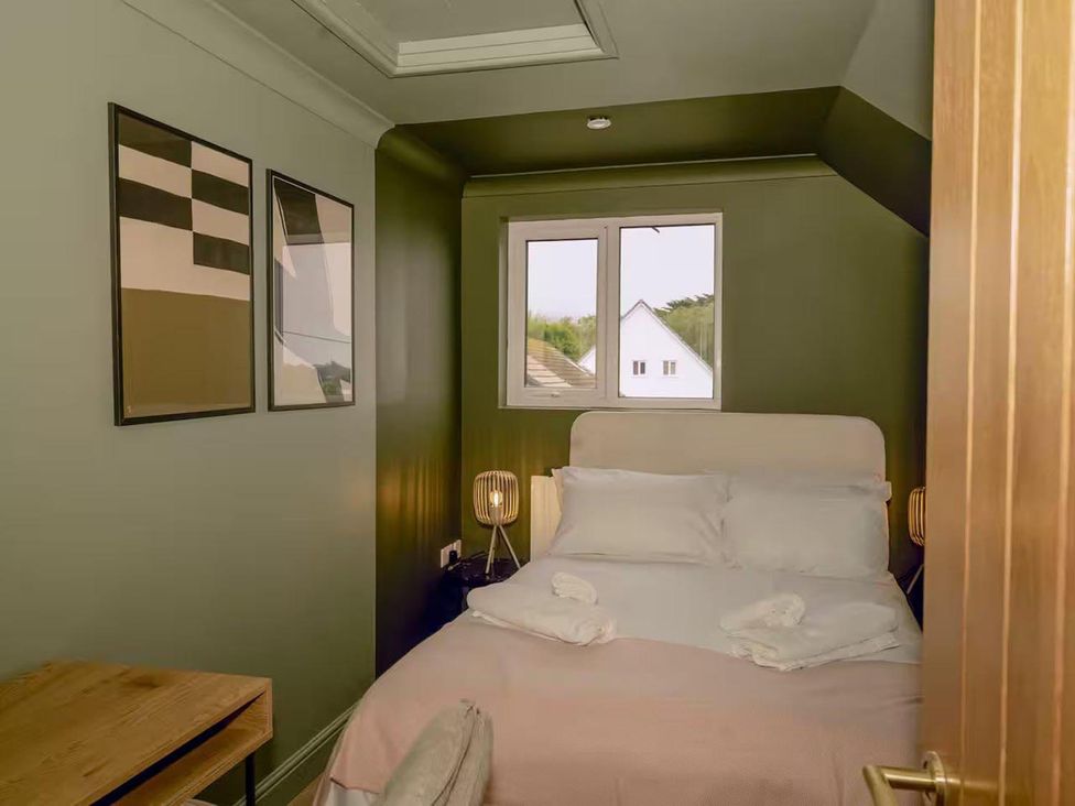 A bedroom with a bed and window at 1 Bedroom Apartment, sleeping 3 with balcony and pet friendly in Carbis Bay