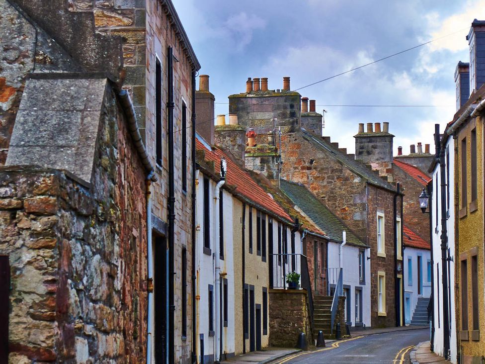 A street with buildings and steps at The Old Paint Shop Apartment - Centrally Situated Anstruther