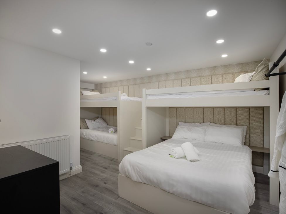 A bedroom with bunk beds and a double bed at Wind Farm in 