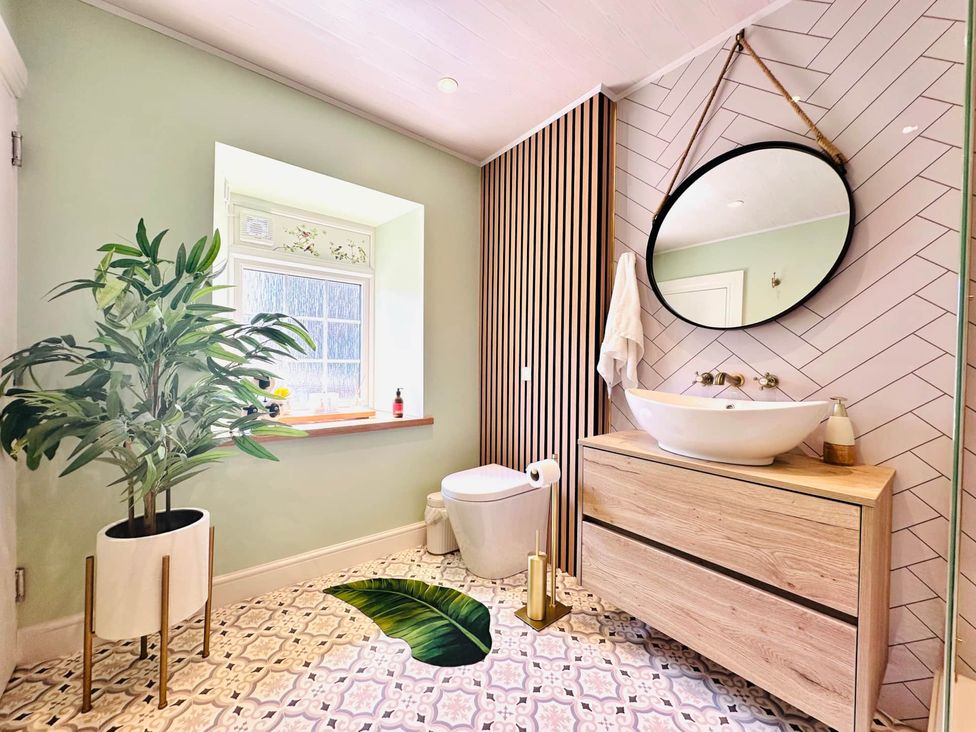 A bathroom with a sink and toilet at Muddy Boots – Arcade Royale in Kirby Stephen