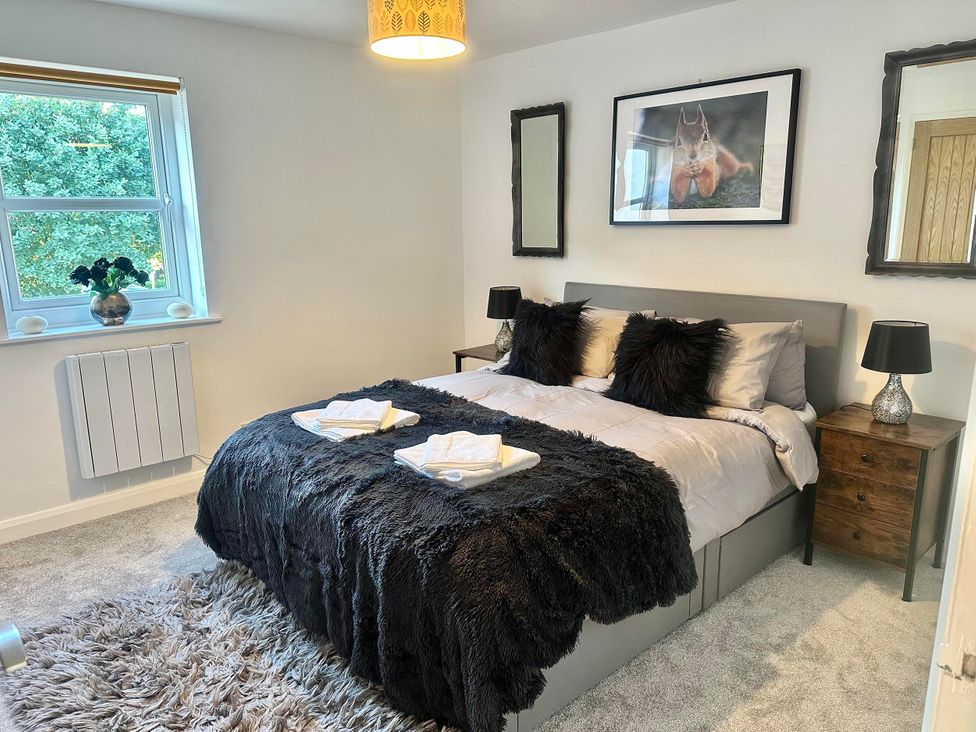 A bedroom with a double bed and bedside tables at Muddy Boots – Scarpa in Kirkby Stephen