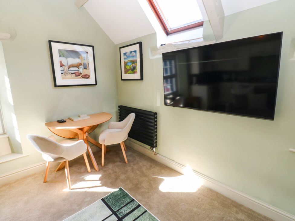 A dining area with a table and chairs at Sands Green in Appleby-In-Westmorland