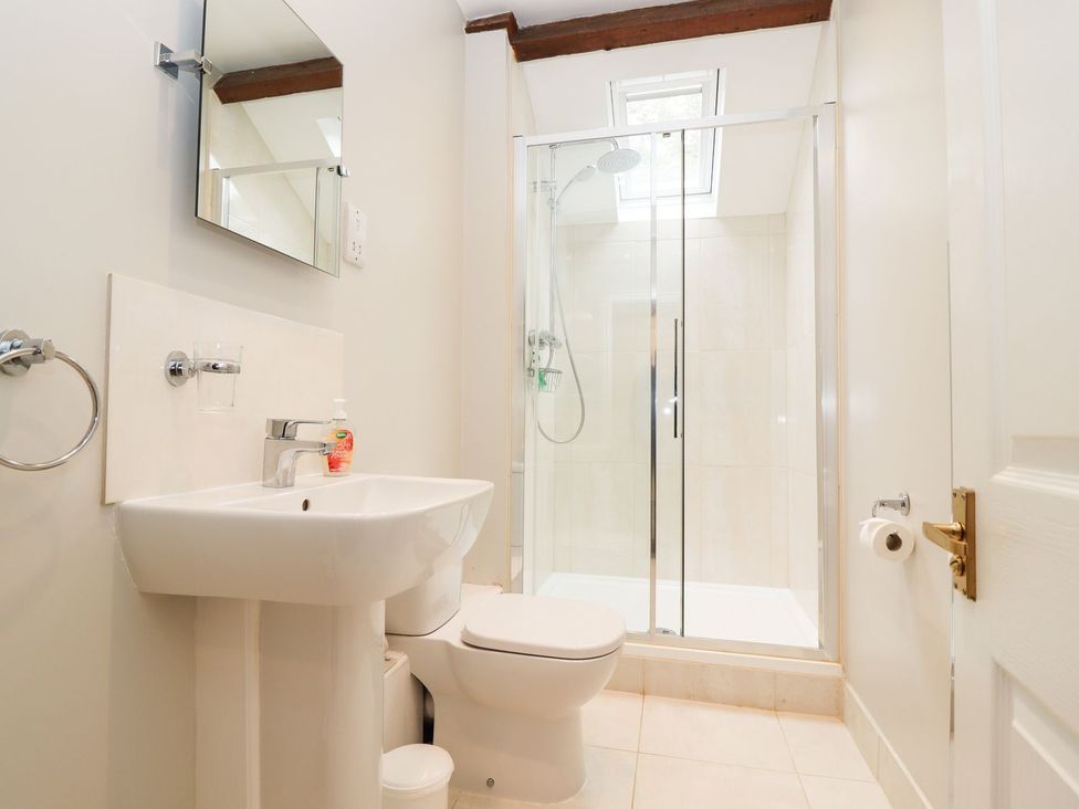 A bathroom with a sink, toilet, and shower at Peewit Barn in Moreton-in-Marsh