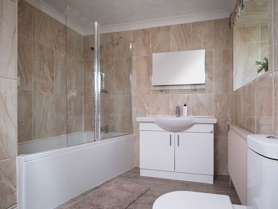 A bathroom with a bathtub and sink at Blaenachddu in Newcastle Emlyn