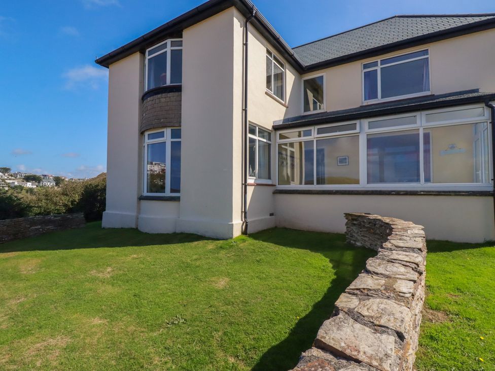 A house with stone wall and grass area at Chy-an-Lowena in Crantock