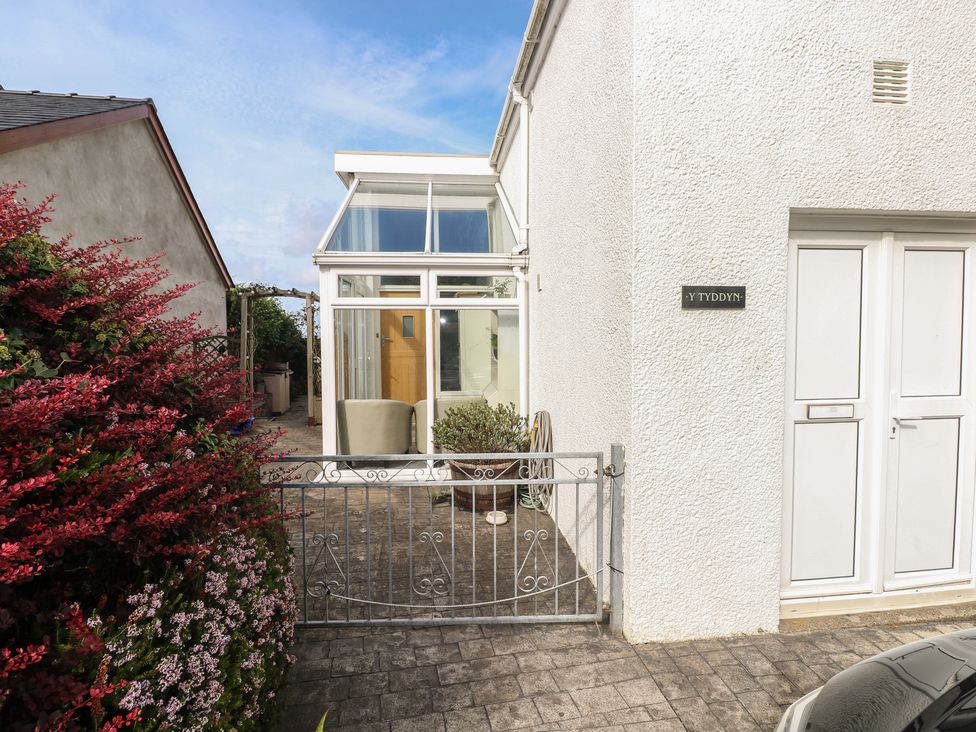 An outdoor area with a gate and door at Hafan y Tyddyn